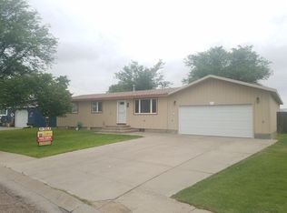 706 N Ridgewood Rd, Ulysses, KS 67880