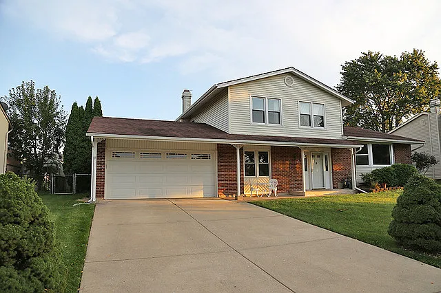 1443 James Way photo 1