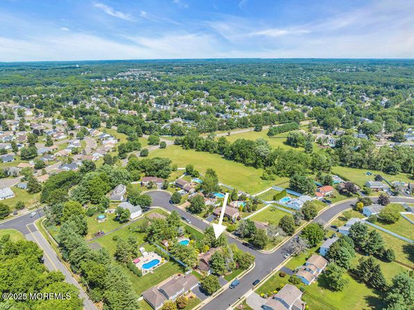 28 Pheasant Drive, Marlboro, NJ 07746