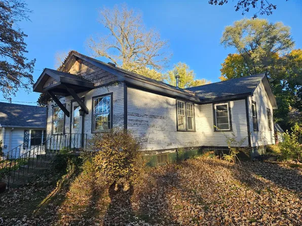 514 Mineral Springs Dr, McHenry, IL 60051