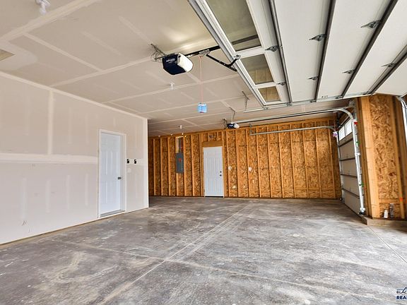 5th image of 311 Miriam Ct