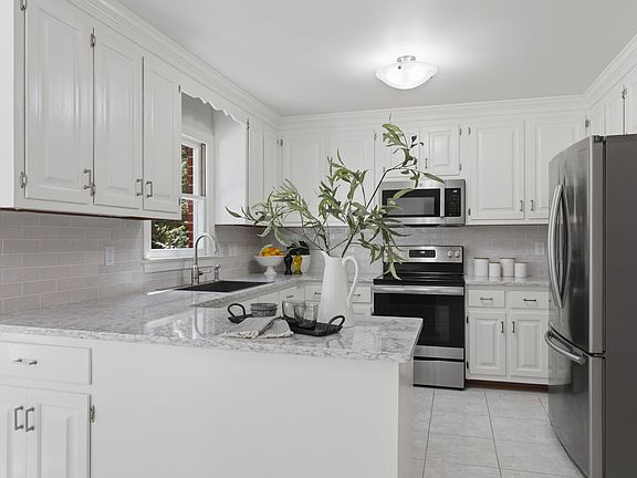 5th image of 2311 Castle Hill Rd