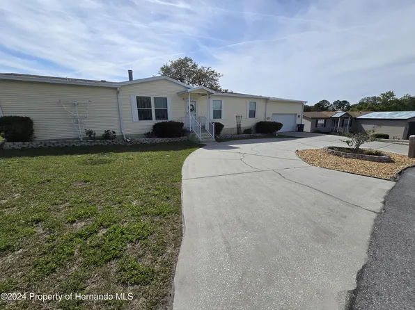 8421 Dickens Ave, Brooksville, FL 34613