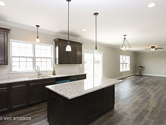 3rd image of 1019 Granite Dr