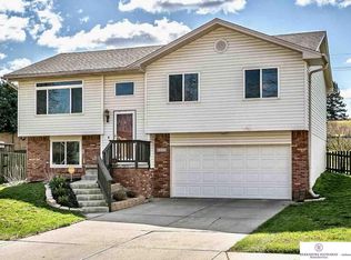 8233 Willit St, Omaha, NE 68122