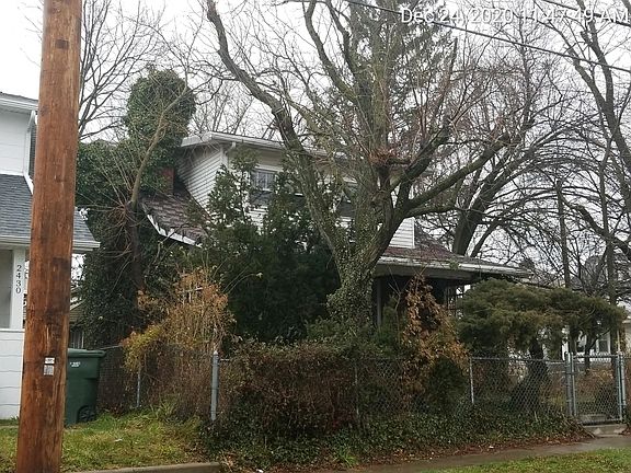 2nd image of 2424 Steele Ave