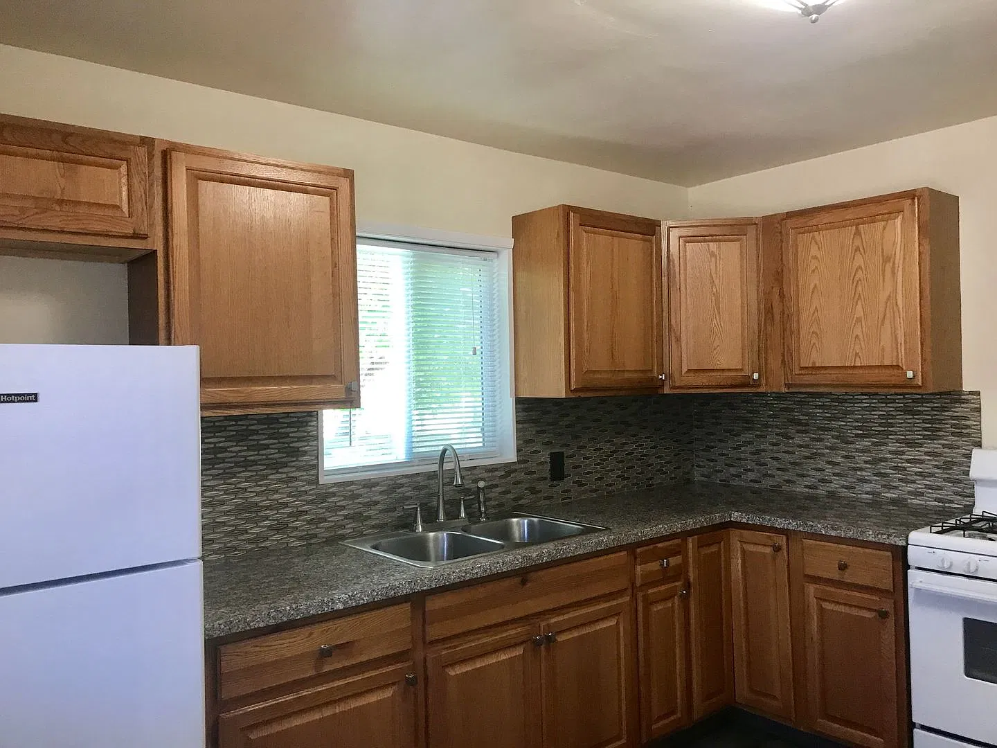 880 Lighthouse — Photo 4