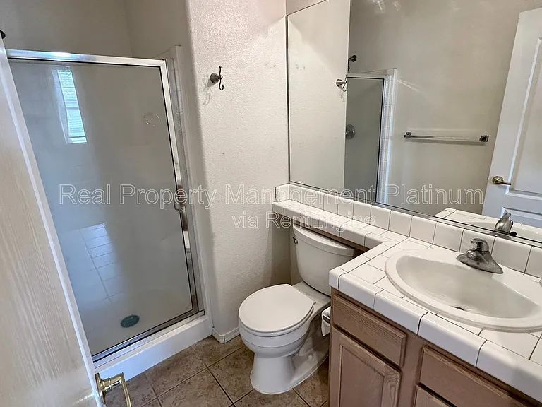 643 W Casanova Ln — Photo 16