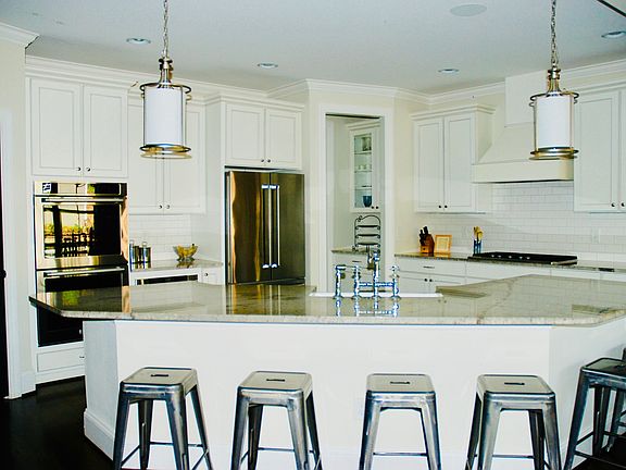 3rd image of 18 Waccamaw Cir