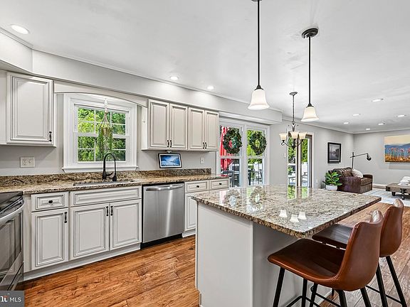 4th image of 1213 Bancroft Ct