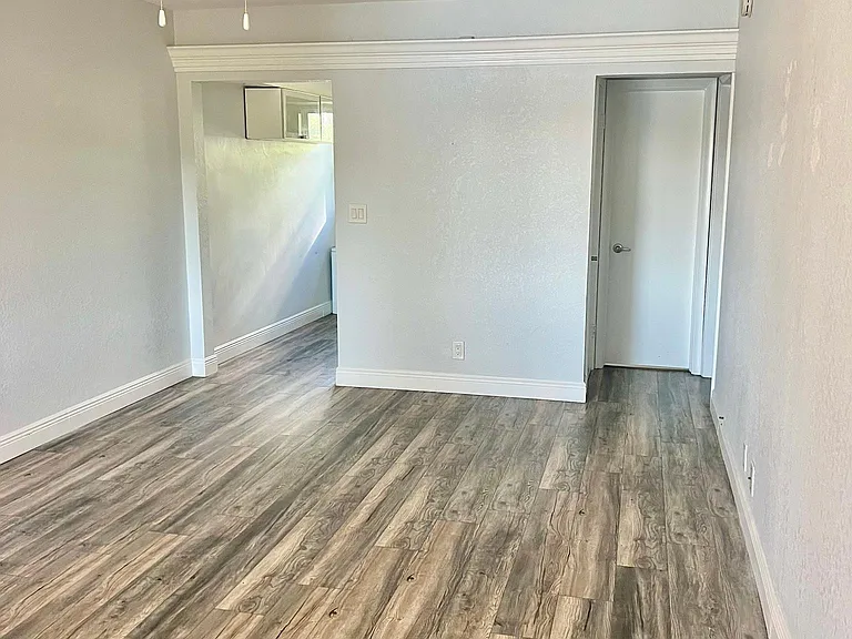 2815 NE 33rd Ave #205 — Photo 7