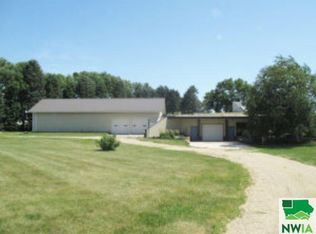 3320 Larch Ave, Sheldon, IA 51201