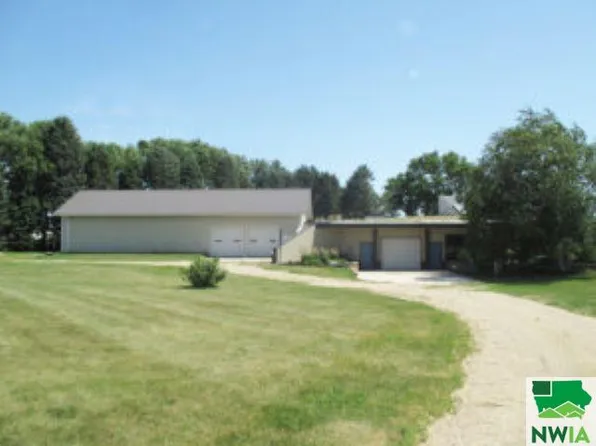 3320 Larch Ave, Sheldon, IA 51201