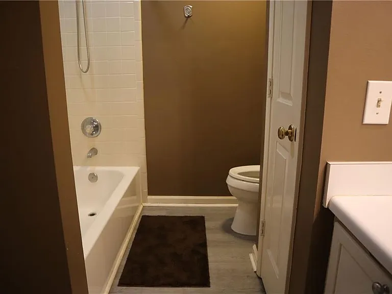 1103 Garden Ct — Photo 11