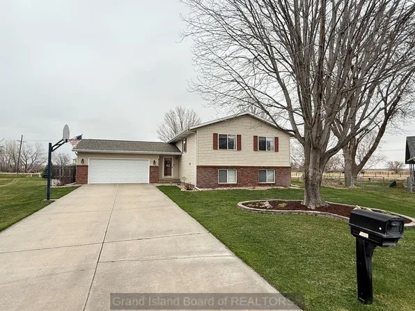 4720 Tara Ct, Grand Island, NE 68801