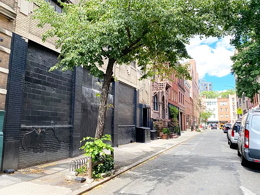 Rented by Waverly Realty Associates | media 27