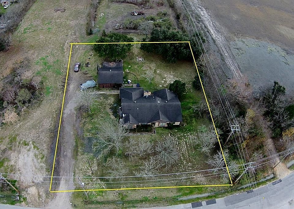 1st image of 2950 Calder Dr