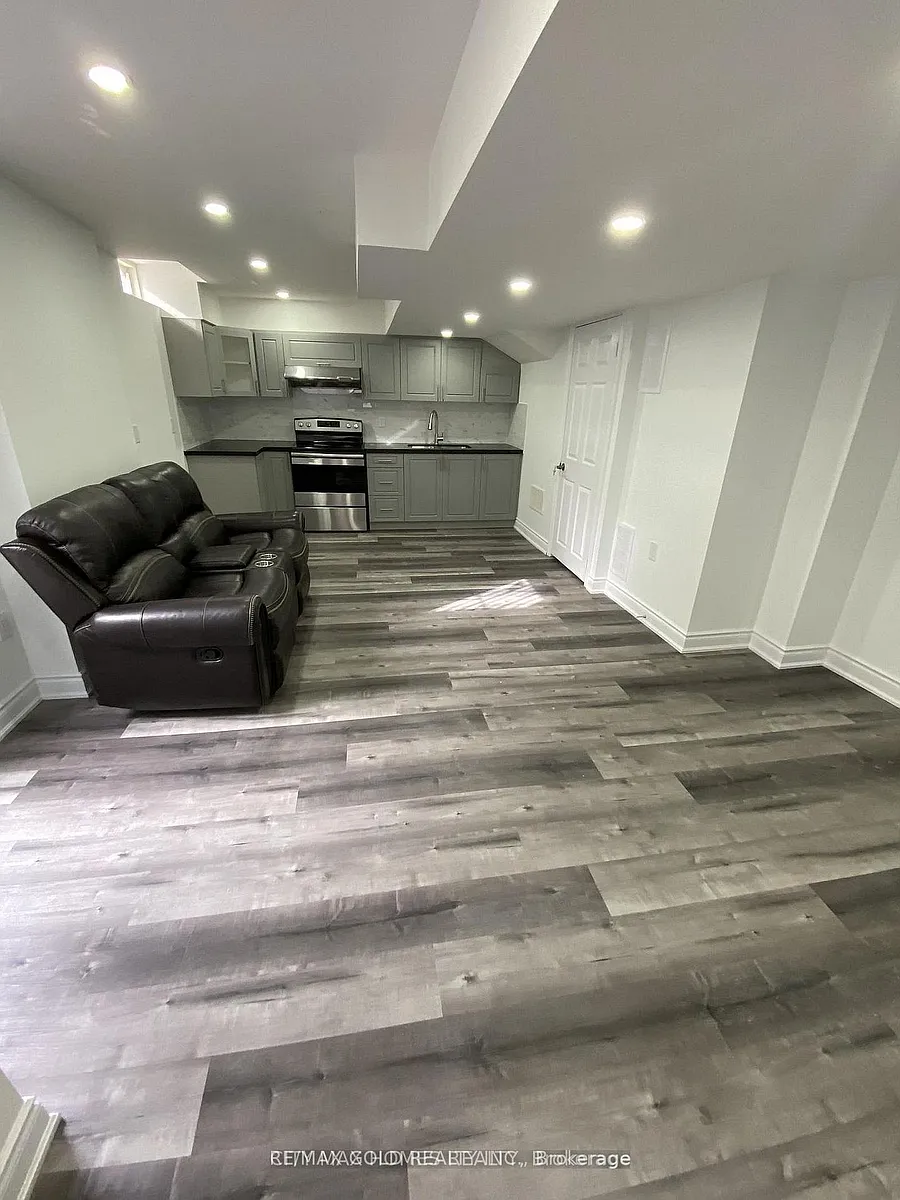 Building Photo - 83 Commodore Dr #1