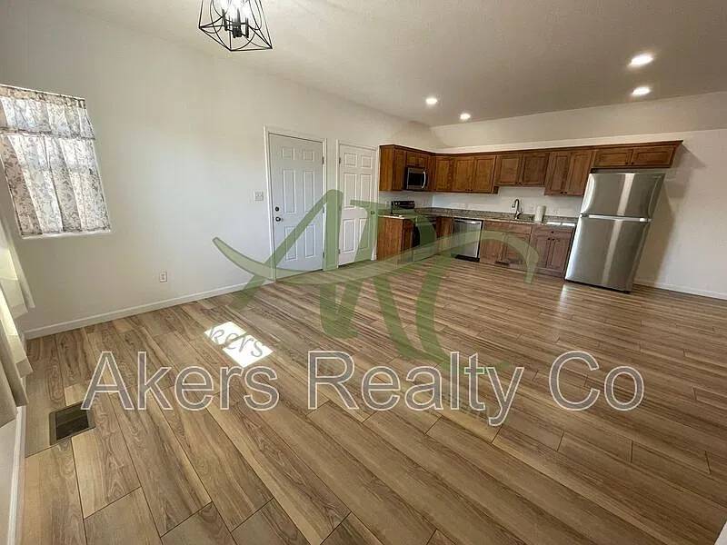 2 bed, 2.0 bath, 1379 sqft, $1,595 — Photo 3