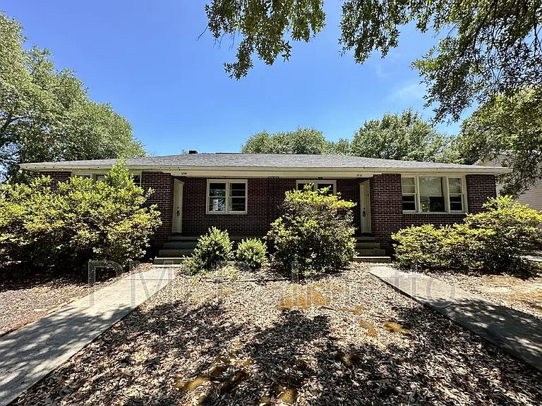 1719 Burnham St — Photo 1