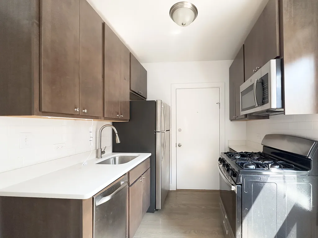 Dynamite 1 Bed, 1 Bath at Spaulding + Schubert (Logan Square) — Photo 4