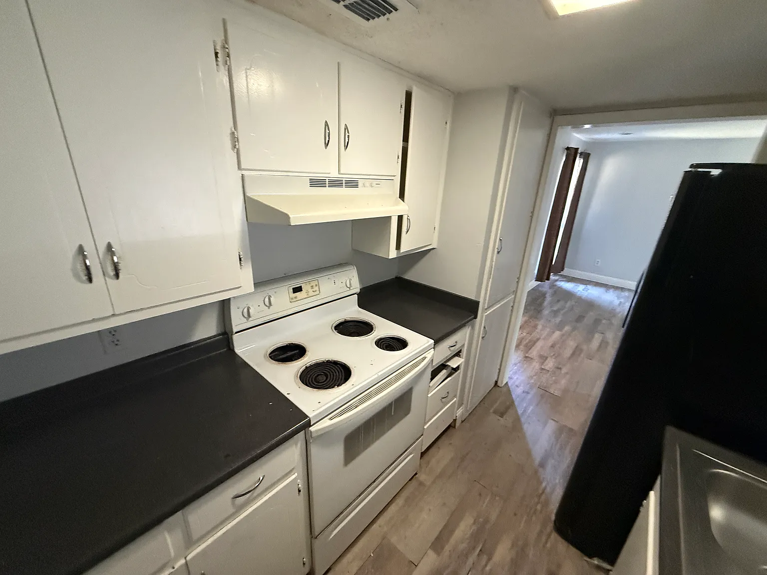 3 bed, 1.5 bath, 1195 sqft, $1,295 — Photo 3