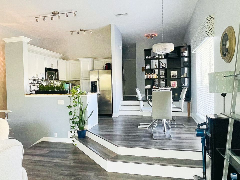 1st image of 602 Tropical Breeze Way