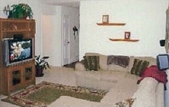 Living Rm w/Vaulted Ceiling