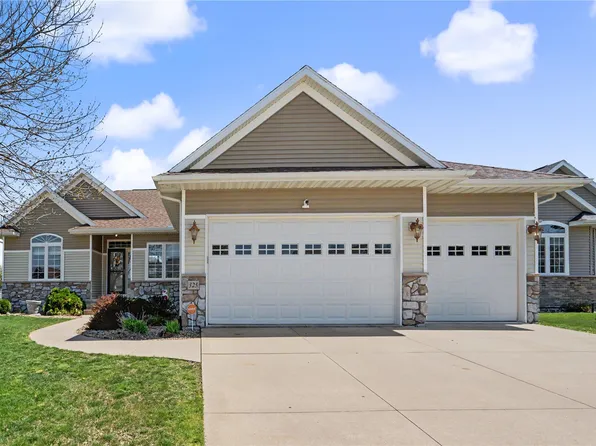 325 N 16th Ave, Hiawatha, IA 52233