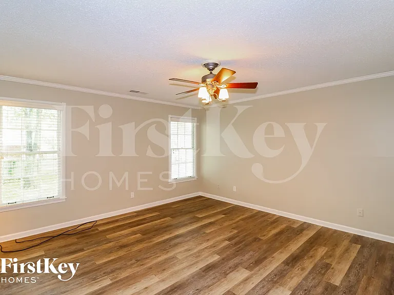 212 E Powell Rd — Photo 8