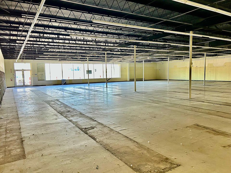 2nd image of 180 S Washington St