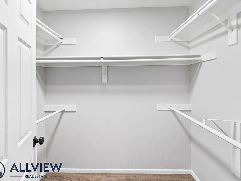 33 Silverwind — Photo 18