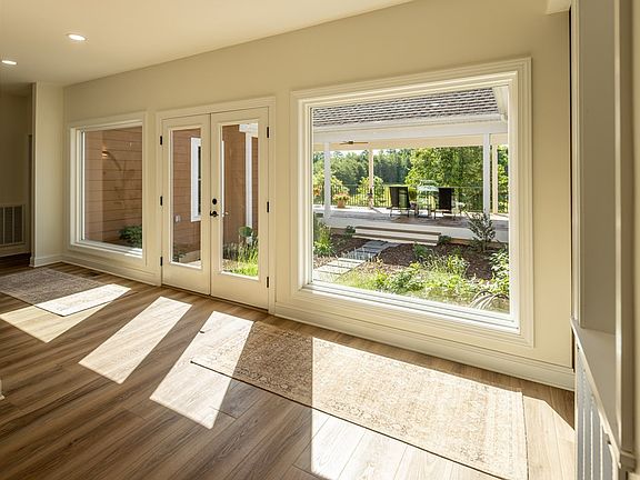 5th image of 1116 Runaway Rd