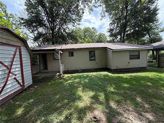 2nd image of 313 N Little Ave