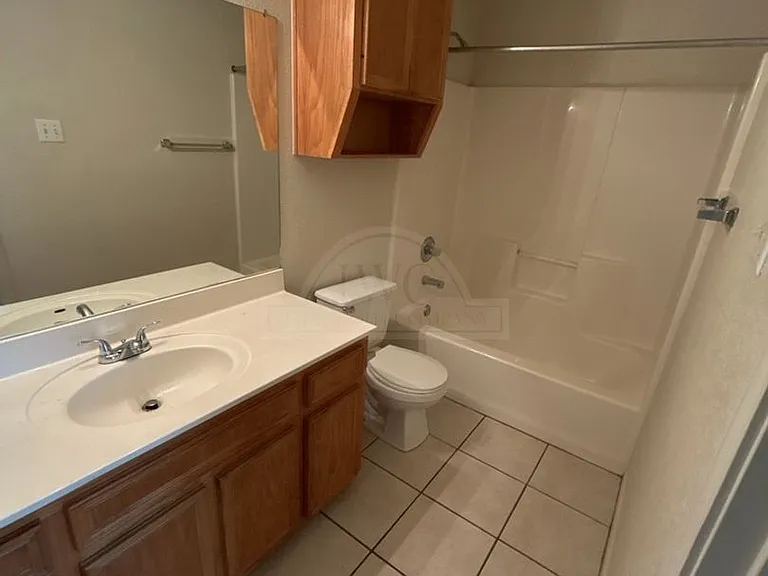 912 McDaniel Cir — Photo 15