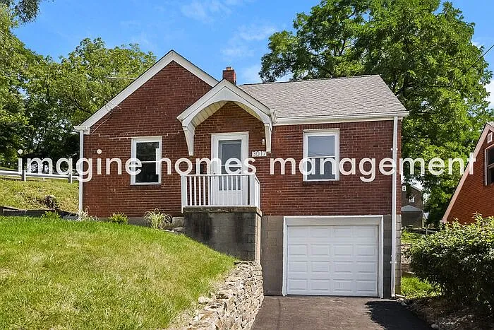 3 bed, 1.5 bath, 1088 sqft, $1,695 — Photo 1