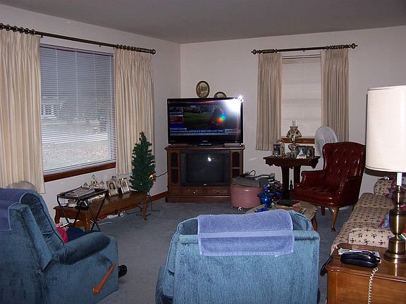 2nd image of 106 S Broadview Circle Dr
