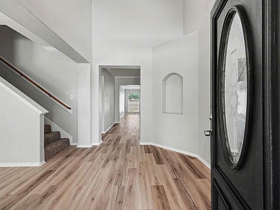 5th image of 22310 Lamaster Ln