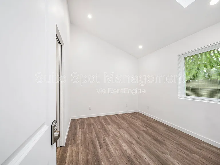 420 N Batavia St #422 — Photo 6