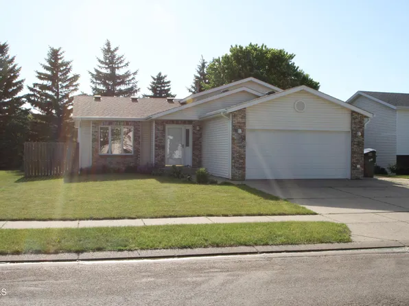 2646 Lexington Dr, Bismarck, ND 58503