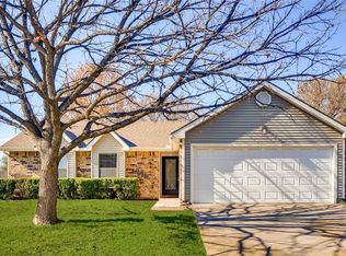 108 Suttonwood Dr, Fort Worth, TX 76108