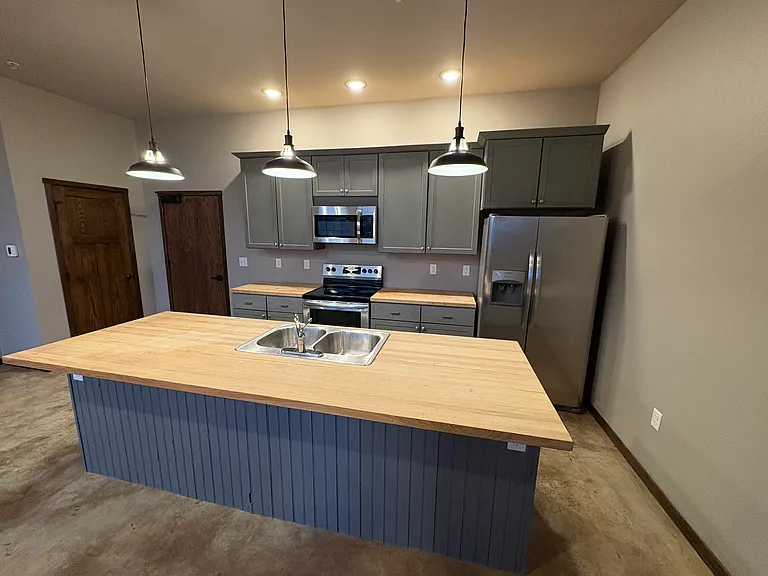 710 11th St E #7 — Photo 3