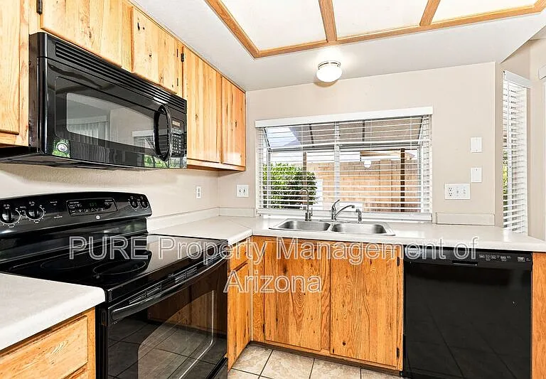1151 N Cambridge St — Photo 6