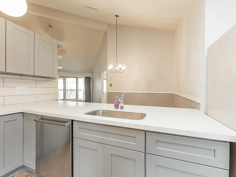 6818 Brockington Dr — Photo 13