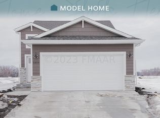6808 Meadow View Dr S, Fargo, ND 58104