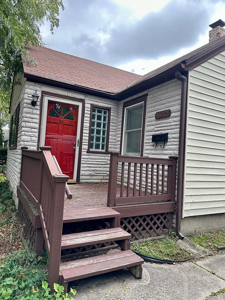 1122 E Elza Ave — Photo 1