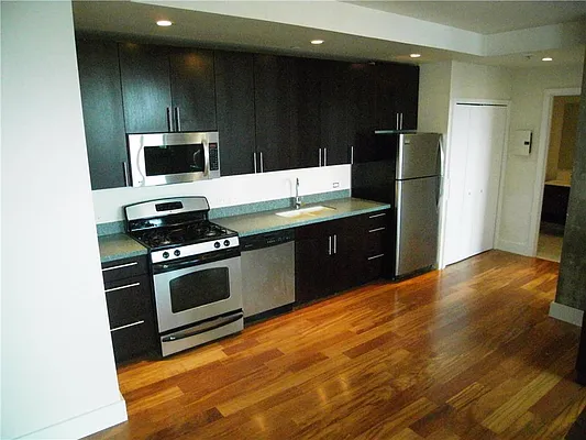 Rented by R New York | media 24