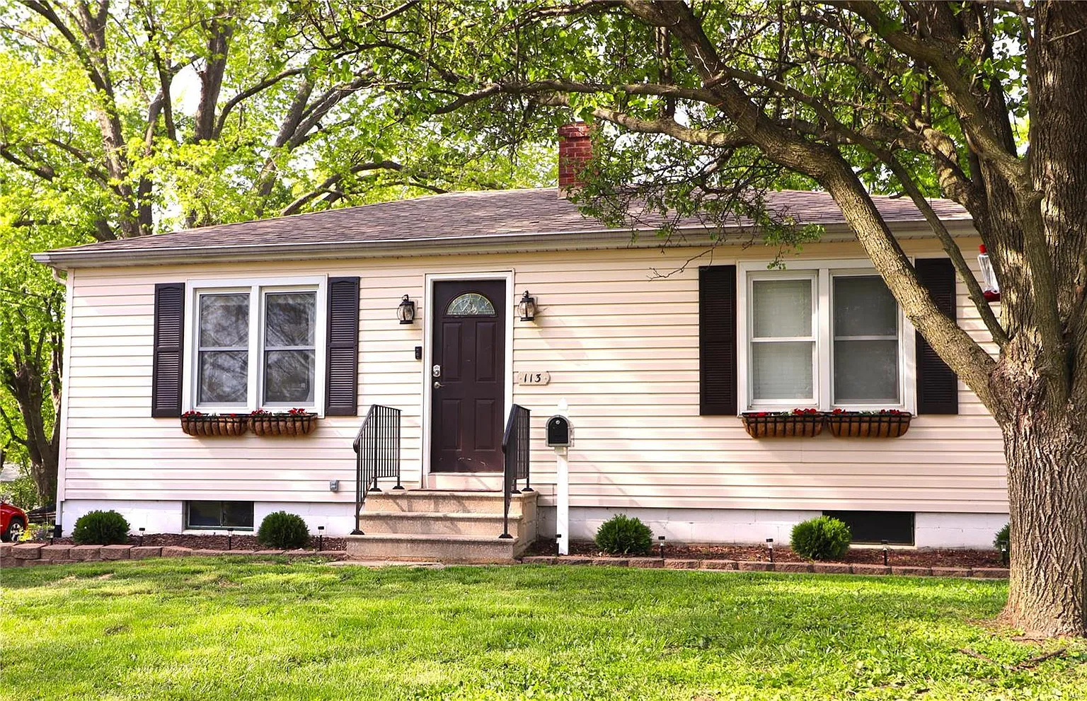 113 Henderson St photo 1
