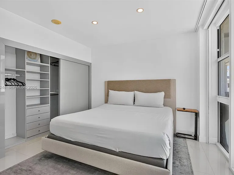 10275 Collins Ave #1521 — Photo 32