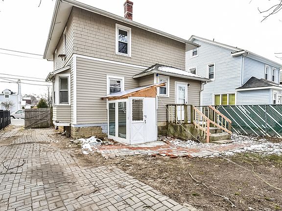 4th image of 147 Elizabeth Ave